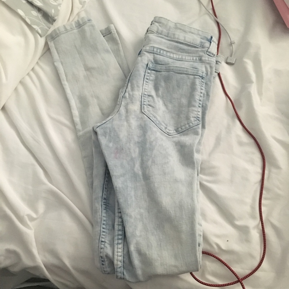 H&M light acid wash skinny jeans